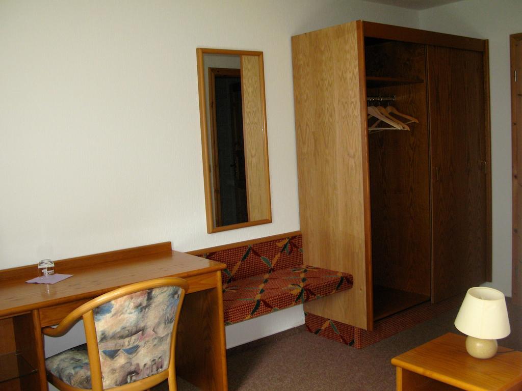 Landhotel Goldener Becher Limabach - Oberfrohna Δωμάτιο φωτογραφία